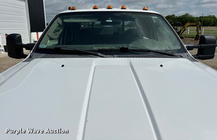 image for item NR9952 2010 Ford  F450 Super Duty Crew Cab flatbed truck