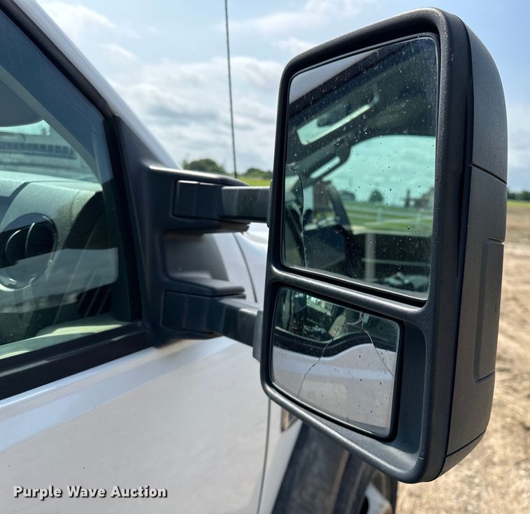 image for item NR9952 2010 Ford  F450 Super Duty Crew Cab flatbed truck