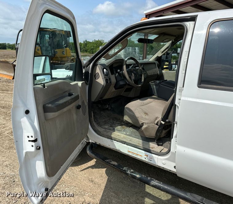 image for item NR9952 2010 Ford  F450 Super Duty Crew Cab flatbed truck