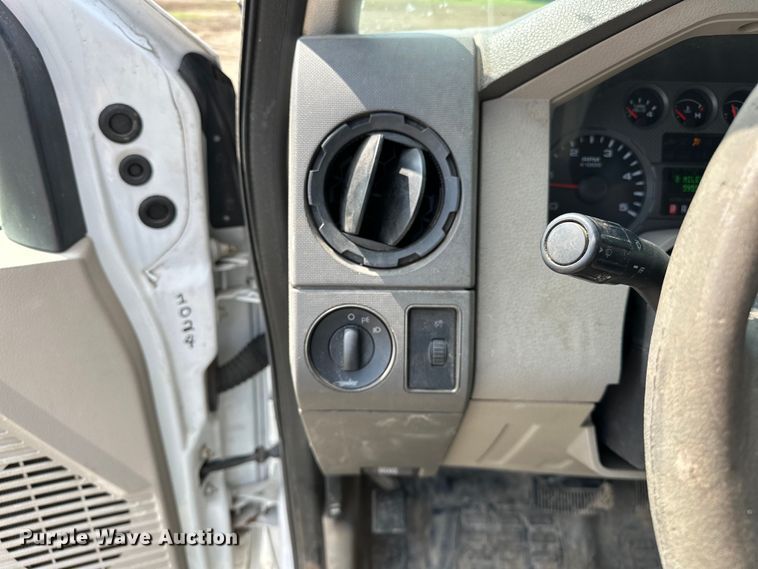 image for item NR9952 2010 Ford  F450 Super Duty Crew Cab flatbed truck