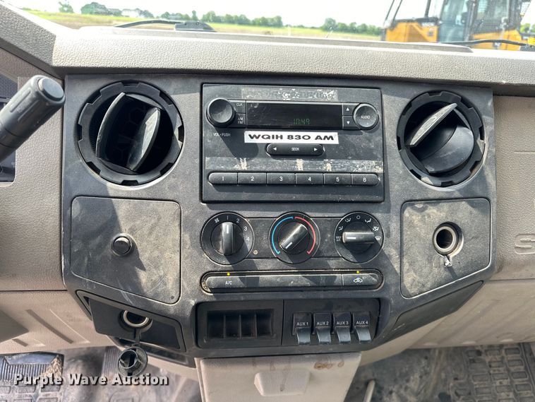 image for item NR9952 2010 Ford  F450 Super Duty Crew Cab flatbed truck