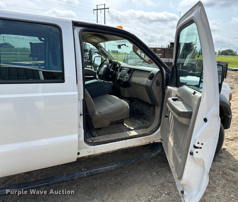 image for item NR9952 2010 Ford  F450 Super Duty Crew Cab flatbed truck