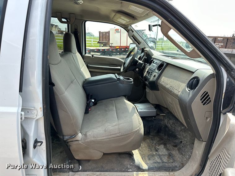 image for item NR9952 2010 Ford  F450 Super Duty Crew Cab flatbed truck