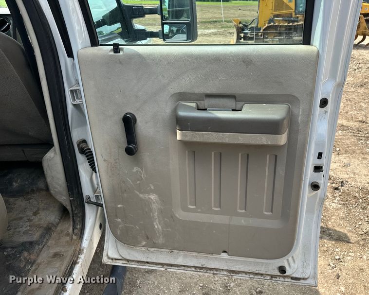 image for item NR9952 2010 Ford  F450 Super Duty Crew Cab flatbed truck
