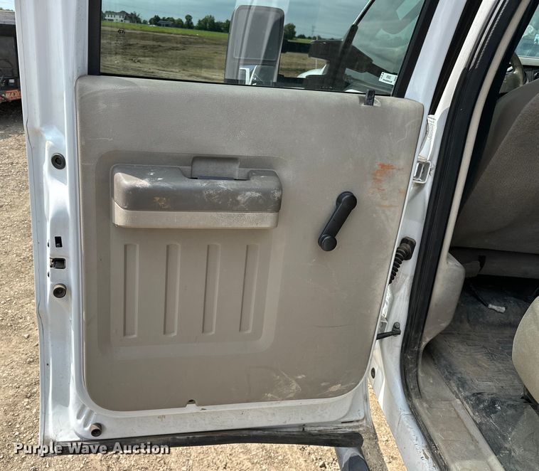 image for item NR9952 2010 Ford  F450 Super Duty Crew Cab flatbed truck