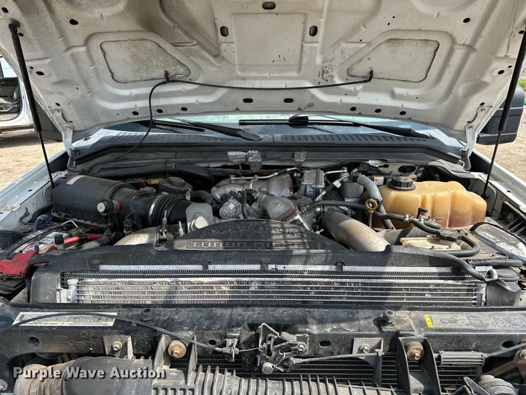 image for item NR9952 2010 Ford  F450 Super Duty Crew Cab flatbed truck