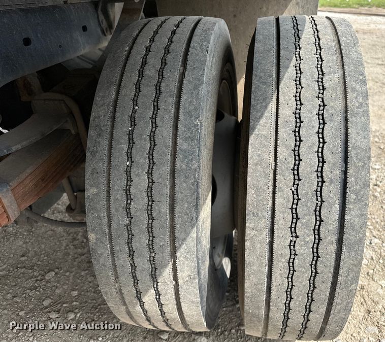 image for item NR9952 2010 Ford  F450 Super Duty Crew Cab flatbed truck