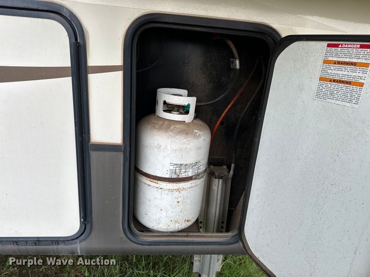 image for item NR9967 2016 Keystone  Montana 3711FL camper