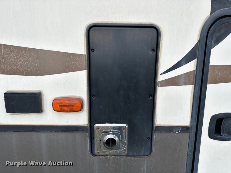 image for item NR9967 2016 Keystone  Montana 3711FL camper