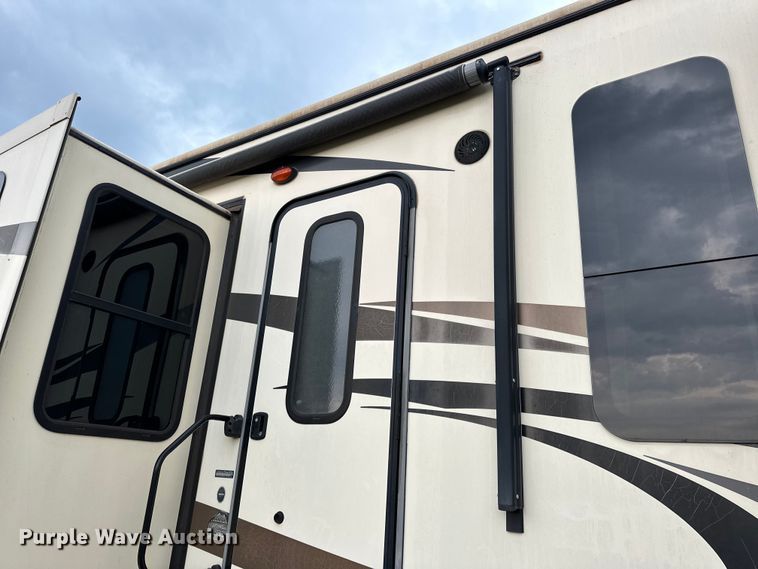 image for item NR9967 2016 Keystone  Montana 3711FL camper