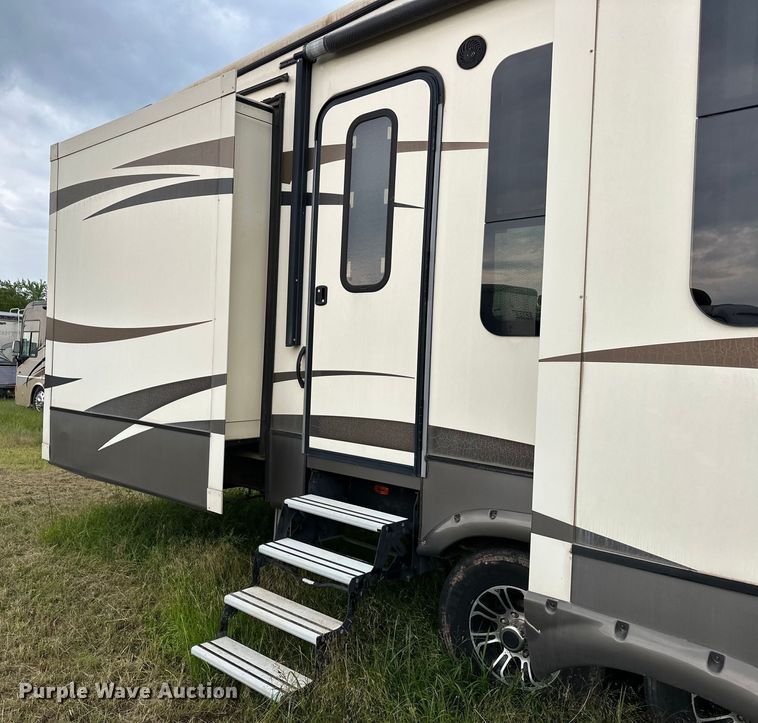 image for item NR9967 2016 Keystone  Montana 3711FL camper