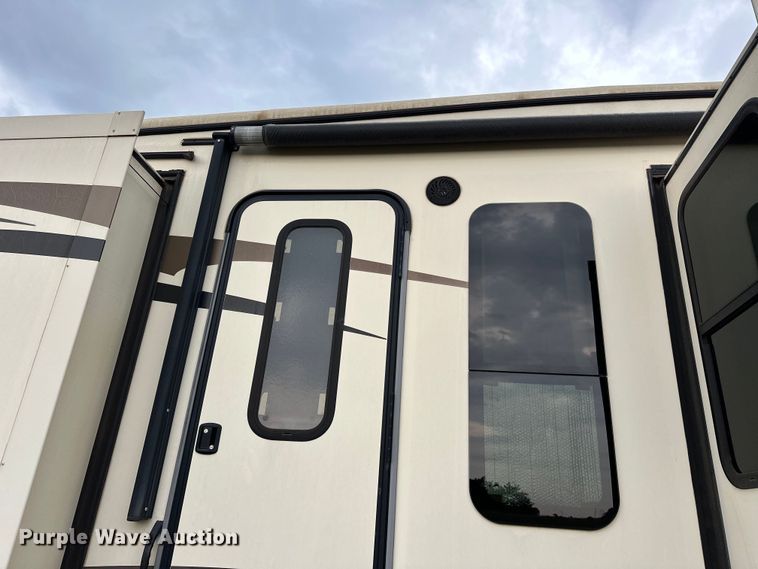 image for item NR9967 2016 Keystone  Montana 3711FL camper