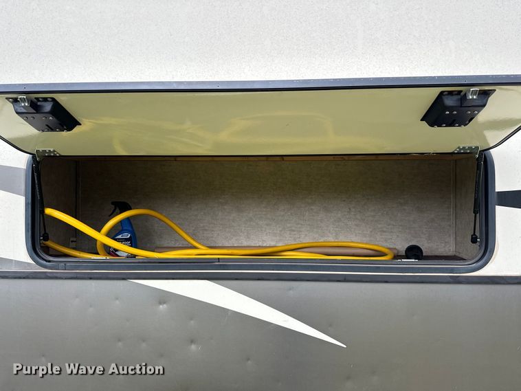 image for item NR9967 2016 Keystone  Montana 3711FL camper