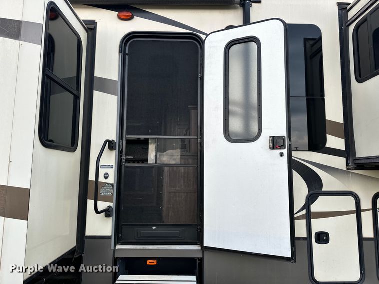 image for item NR9967 2016 Keystone  Montana 3711FL camper