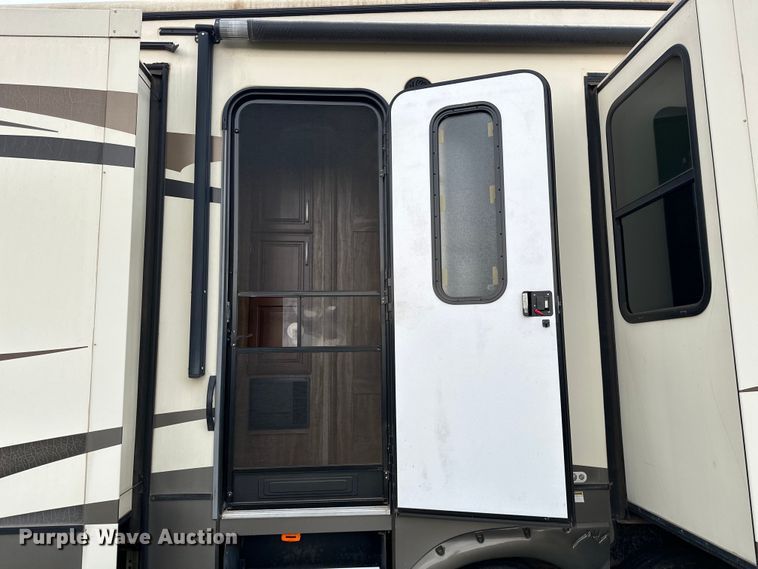 image for item NR9967 2016 Keystone  Montana 3711FL camper