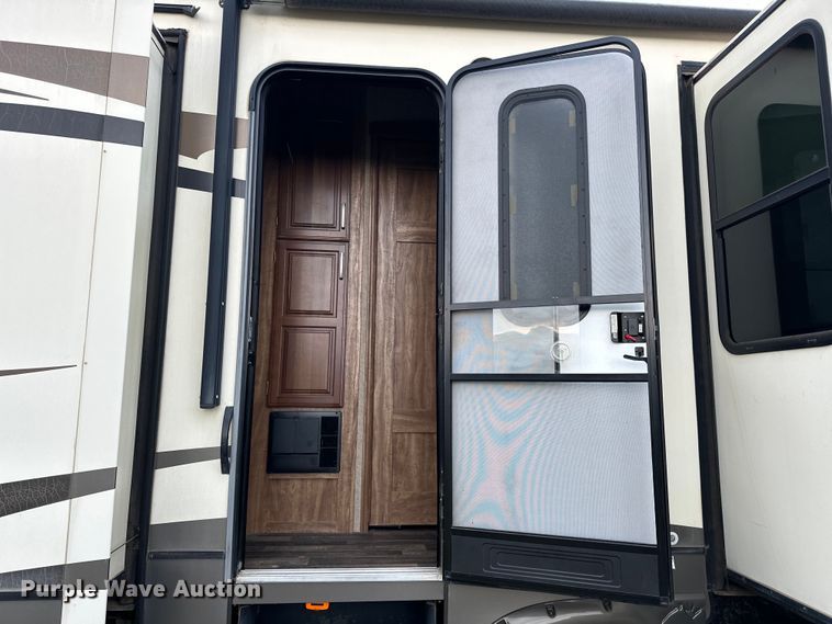 image for item NR9967 2016 Keystone  Montana 3711FL camper