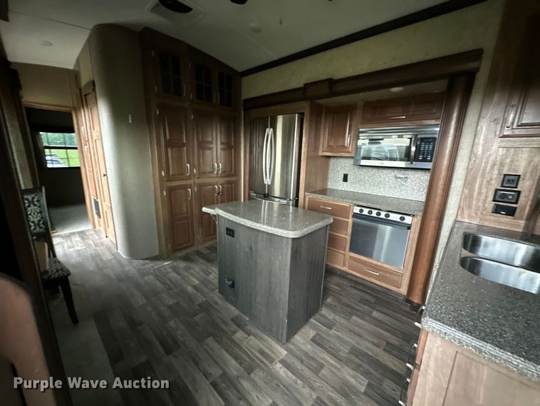 image for item NR9967 2016 Keystone  Montana 3711FL camper