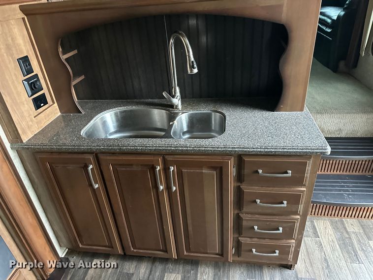 image for item NR9967 2016 Keystone  Montana 3711FL camper