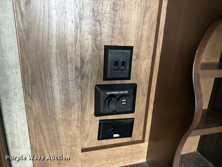 image for item NR9967 2016 Keystone  Montana 3711FL camper