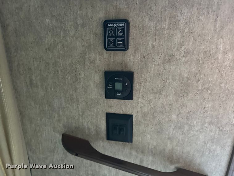 image for item NR9967 2016 Keystone  Montana 3711FL camper