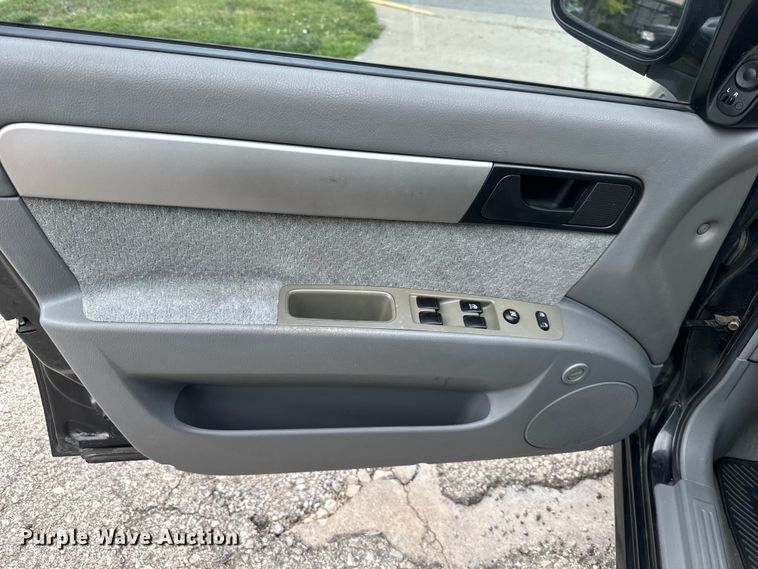 image for item NT9372 2004 Suzuki  Forenza 