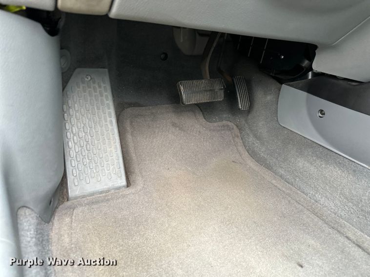 image for item NT9372 2004 Suzuki  Forenza 