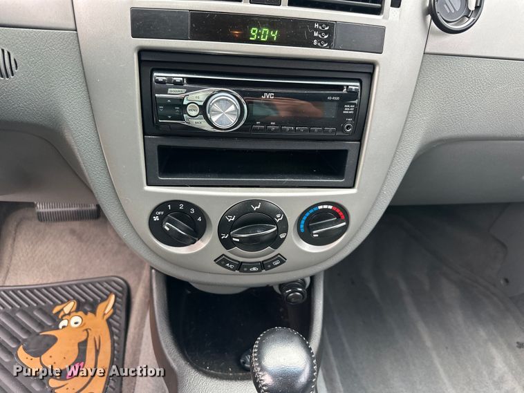 image for item NT9372 2004 Suzuki  Forenza 