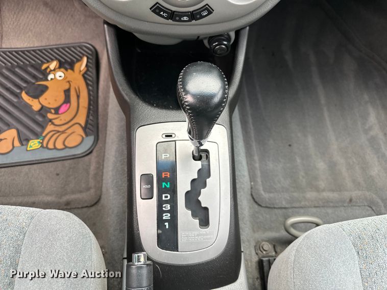 image for item NT9372 2004 Suzuki  Forenza 