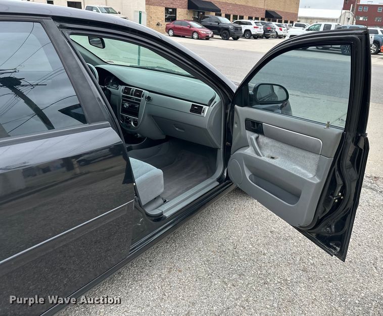 image for item NT9372 2004 Suzuki  Forenza 