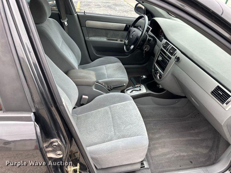 image for item NT9372 2004 Suzuki  Forenza 