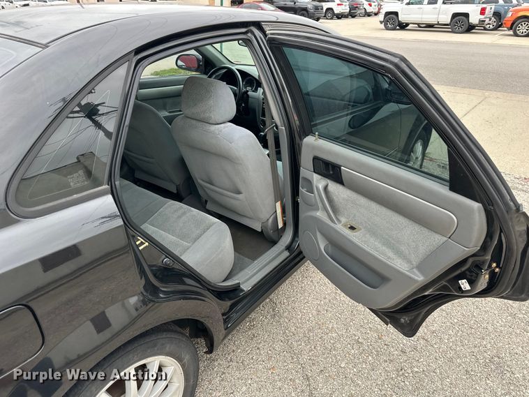 image for item NT9372 2004 Suzuki  Forenza 