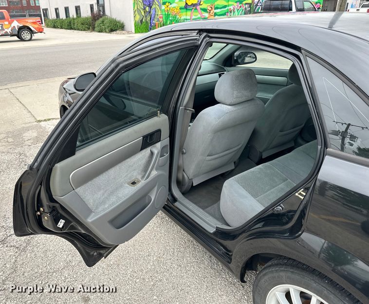 image for item NT9372 2004 Suzuki  Forenza 