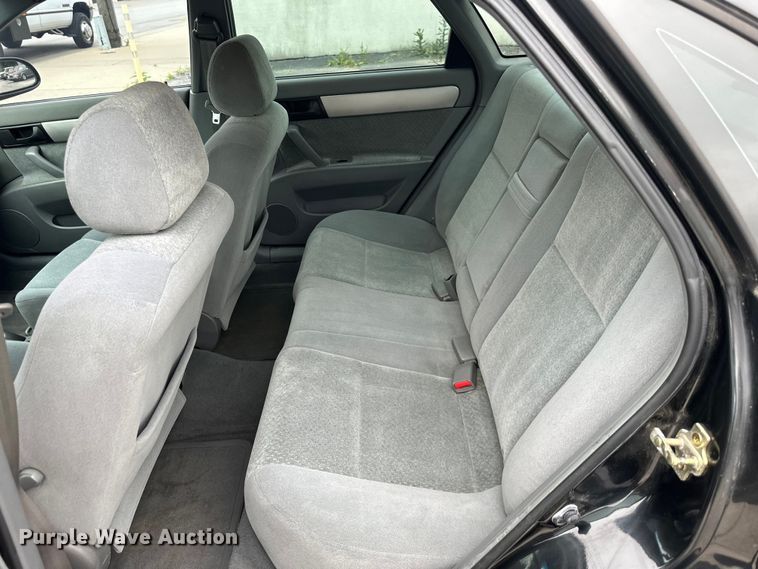 image for item NT9372 2004 Suzuki  Forenza 