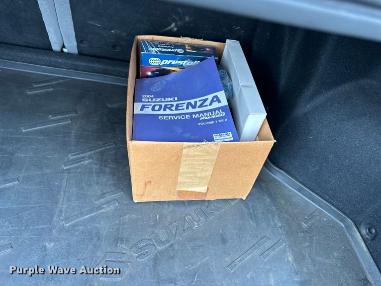 image for item NT9372 2004 Suzuki  Forenza 