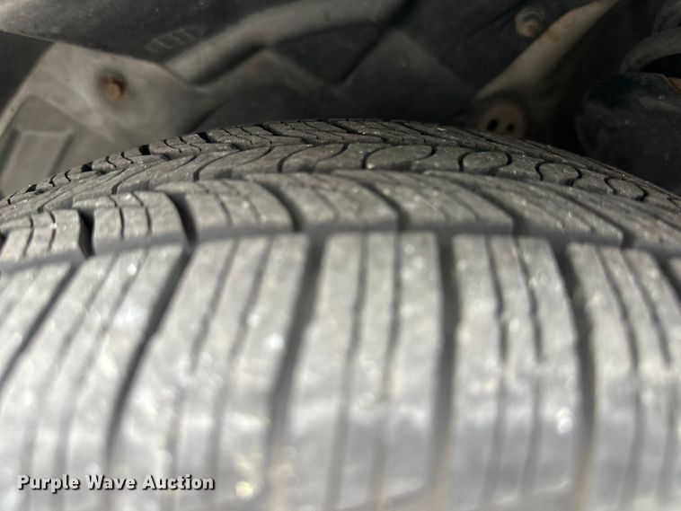 image for item NT9372 2004 Suzuki  Forenza 