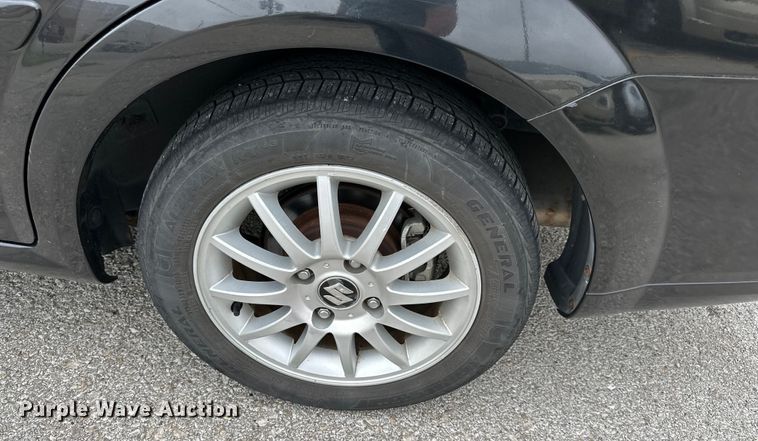 image for item NT9372 2004 Suzuki  Forenza 