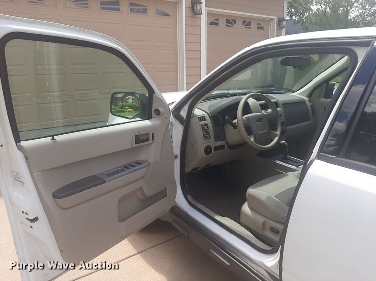image for item NU9804 2008 Ford Escape Hybrid SUV