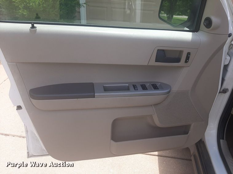 image for item NU9804 2008 Ford Escape Hybrid SUV