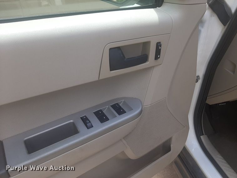 image for item NU9804 2008 Ford Escape Hybrid SUV