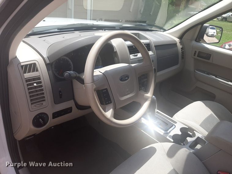 image for item NU9804 2008 Ford Escape Hybrid SUV