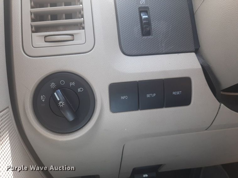 image for item NU9804 2008 Ford Escape Hybrid SUV