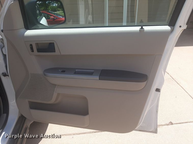 image for item NU9804 2008 Ford Escape Hybrid SUV