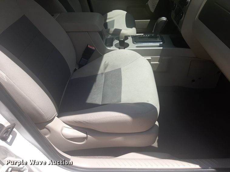 image for item NU9804 2008 Ford Escape Hybrid SUV