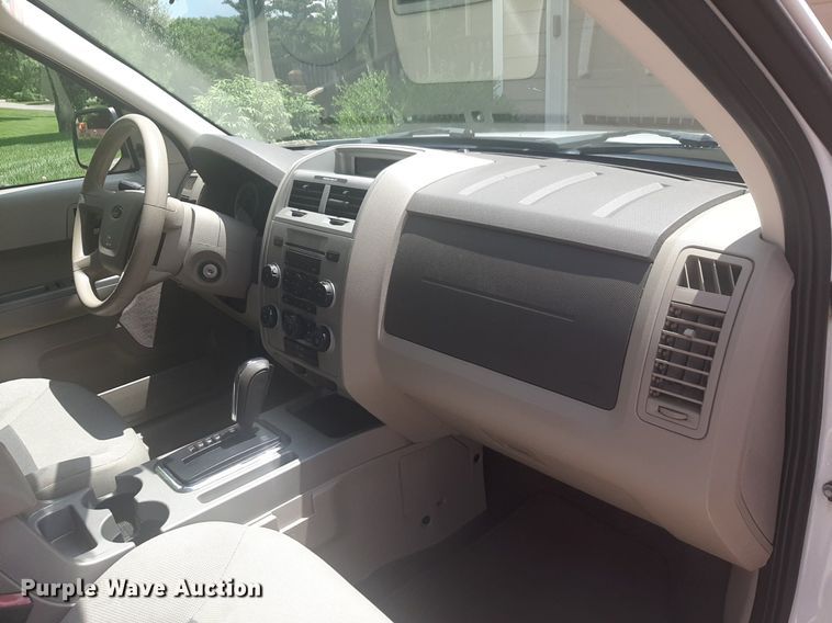 image for item NU9804 2008 Ford Escape Hybrid SUV