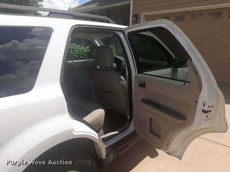 image for item NU9804 2008 Ford Escape Hybrid SUV