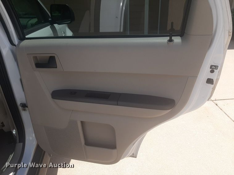 image for item NU9804 2008 Ford Escape Hybrid SUV