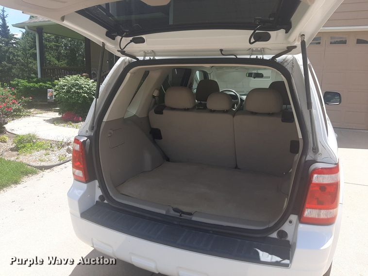 image for item NU9804 2008 Ford Escape Hybrid SUV