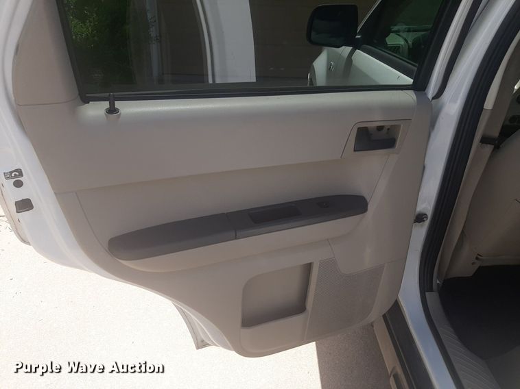 image for item NU9804 2008 Ford Escape Hybrid SUV