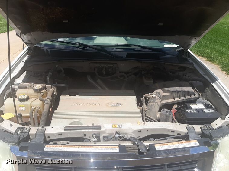 image for item NU9804 2008 Ford Escape Hybrid SUV