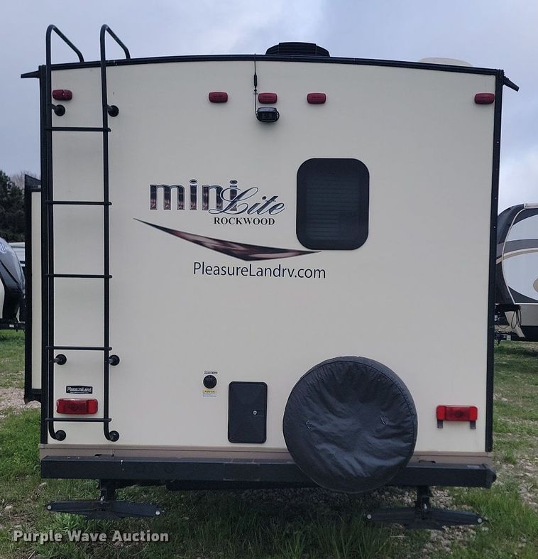 image for item NZ9825 2015 Forest River Rockwood Mini Lite camper